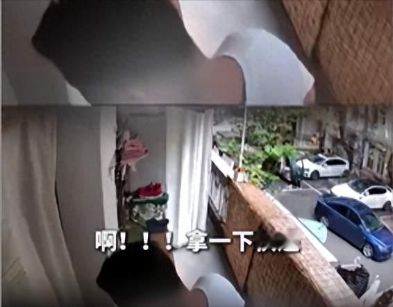 湖南一女子下单上门取件，被快递员推门看光，当事人称事发后长期失眠，若不处理将起诉