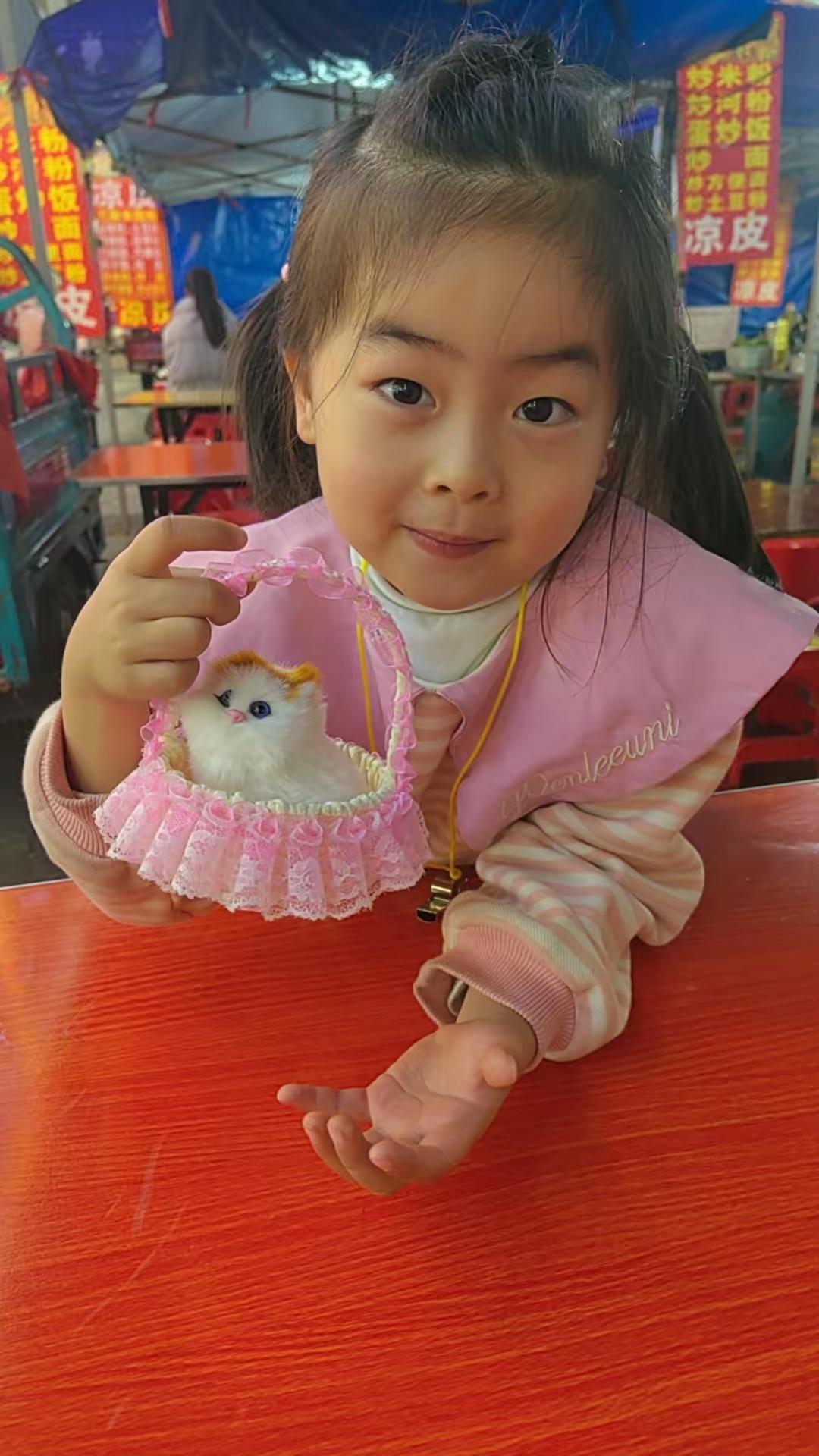 还有催生二胎生儿子的？
儿媳倒是答应了生二胎，但条件是一百万，唉！算了吧！咱也没