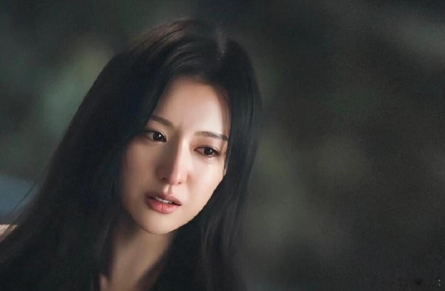 洪海仁真的好拧巴一人遇到白贤佑之前的岁月里，几乎没有感受过爱，也没人教她怎么去爱