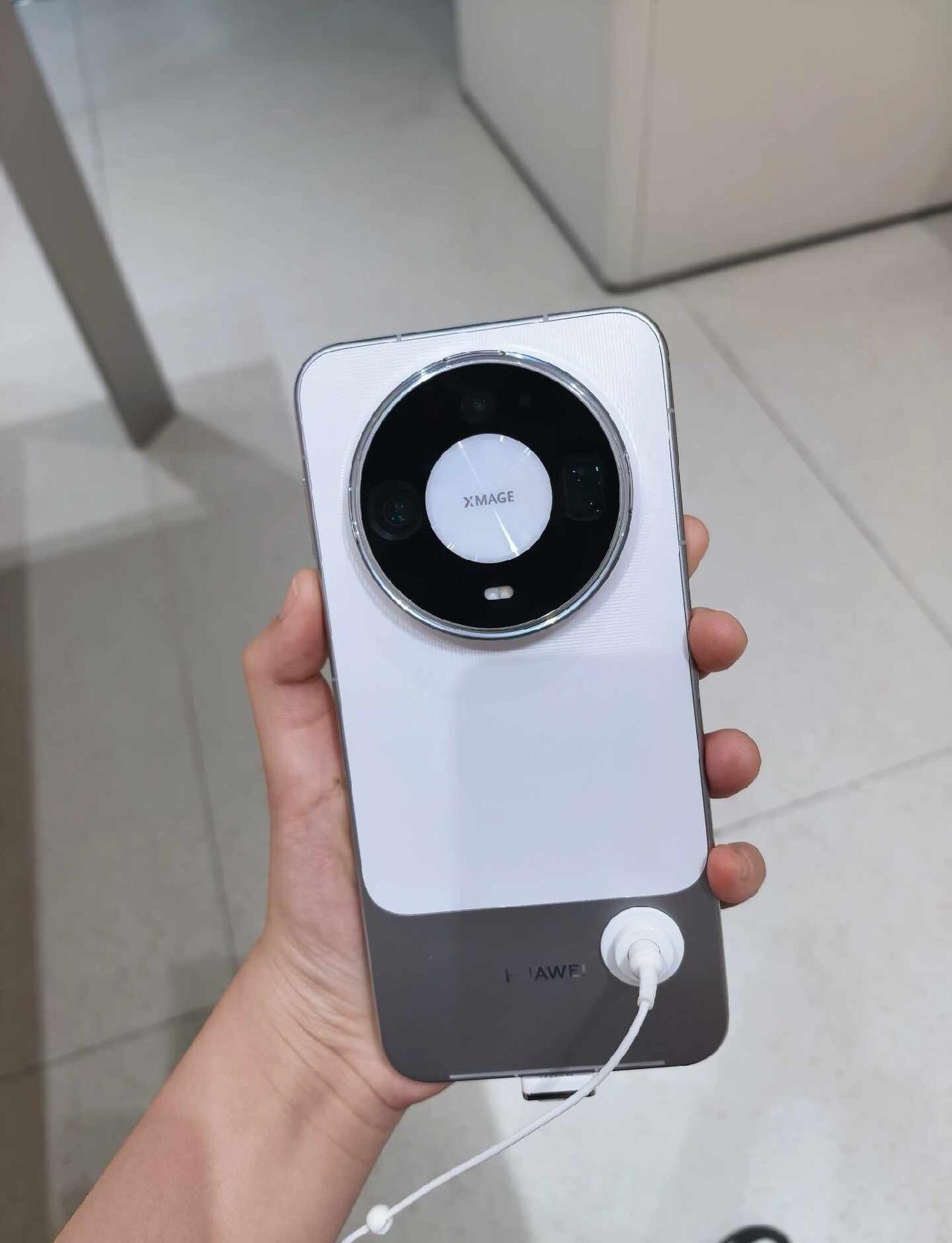✨Mate90Pro Max｜晶钻白真的长在审美上
谁能拒绝这种高级感拉满的白啊