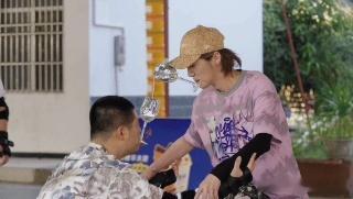 马頔反差感有点太大了哈哈哈哈哈马頔嘴替 马頔在五哈满脸抵触、吐槽不断，对李纯却温