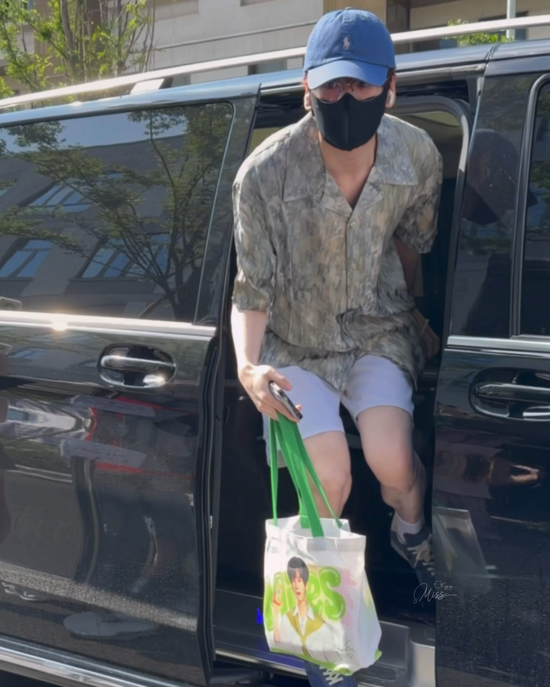 魏哲鸣  🥤橄清品牌代言人魏哲鸣同款get！开门见同款！还有圆溜溜的大眼睛，我