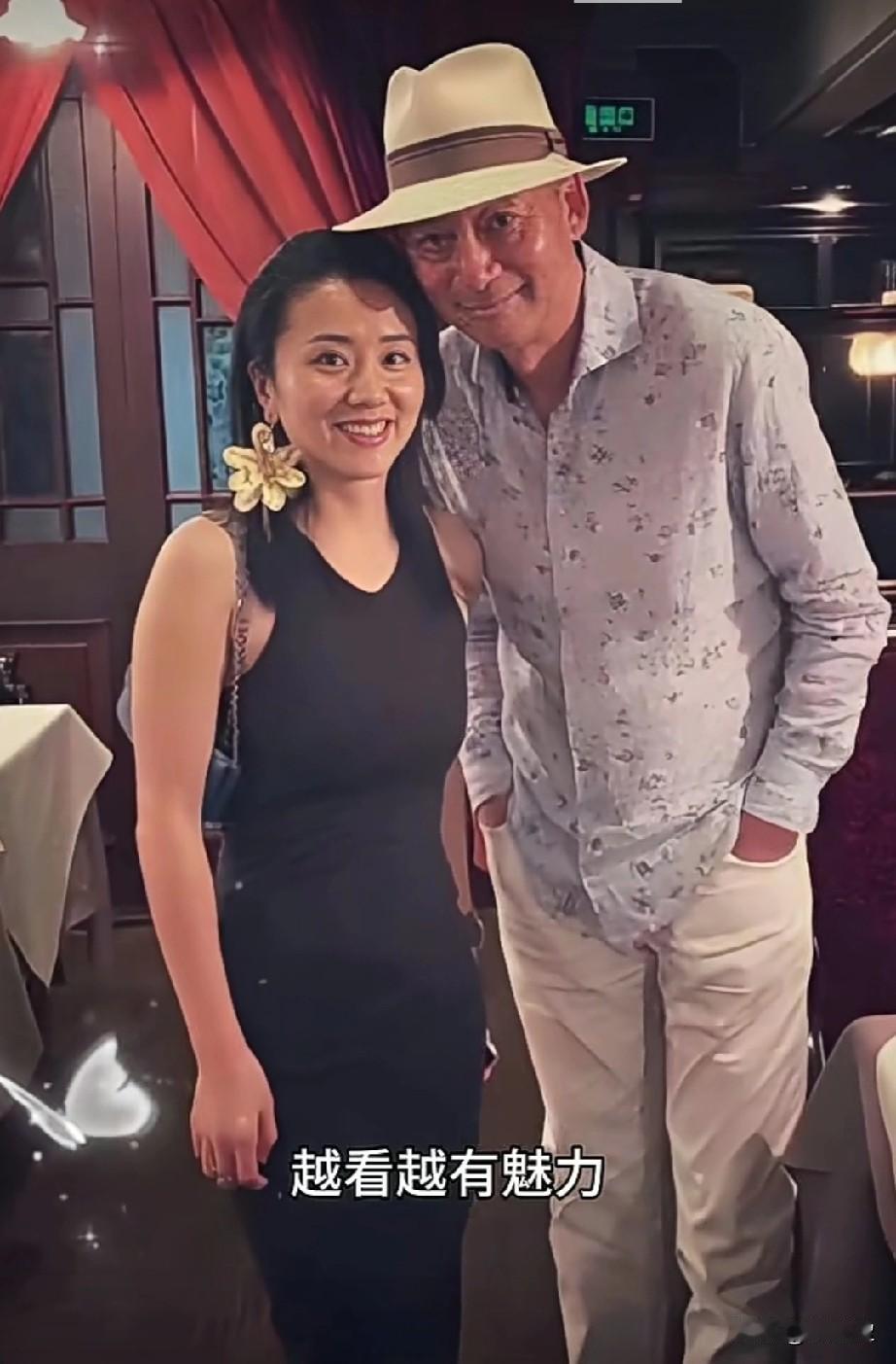 右边这位演员演技真的超棒，
可惜一直没大火，身材高大挺拔，穿搭又潮又酷，气质特别