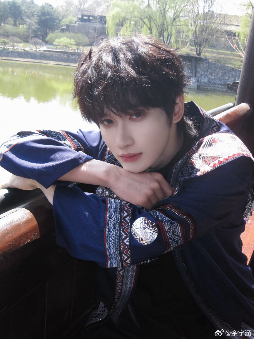 余宇涵回忆起叛逆期的烦恼 余宇涵称橙子说希望妈妈幸福 余宇涵聊叛逆期，说那时候不