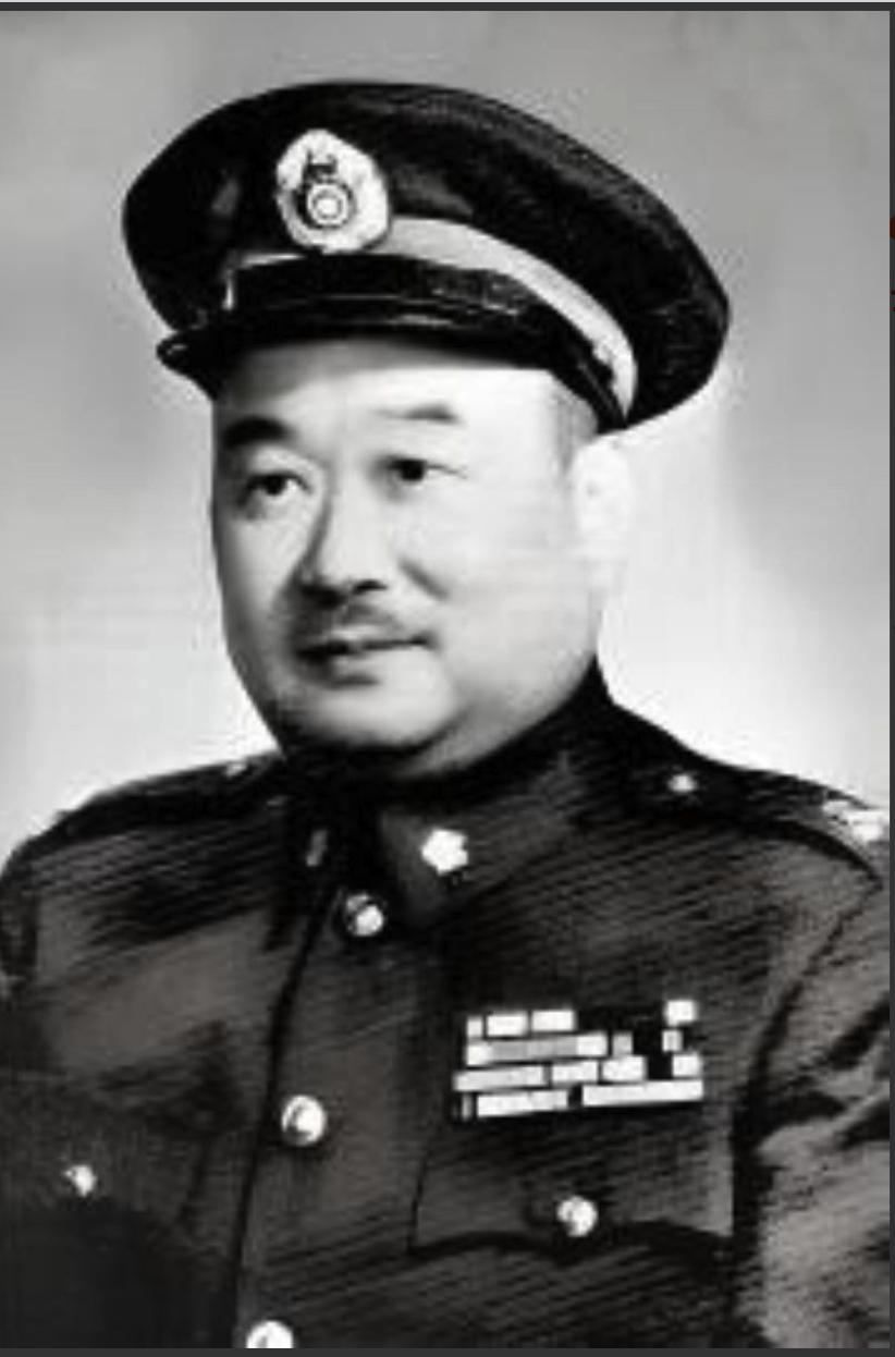 1949年，国民党上将刘峙带着姨太太逃到香港，挥霍无度，醉生梦死。可没人知道，他