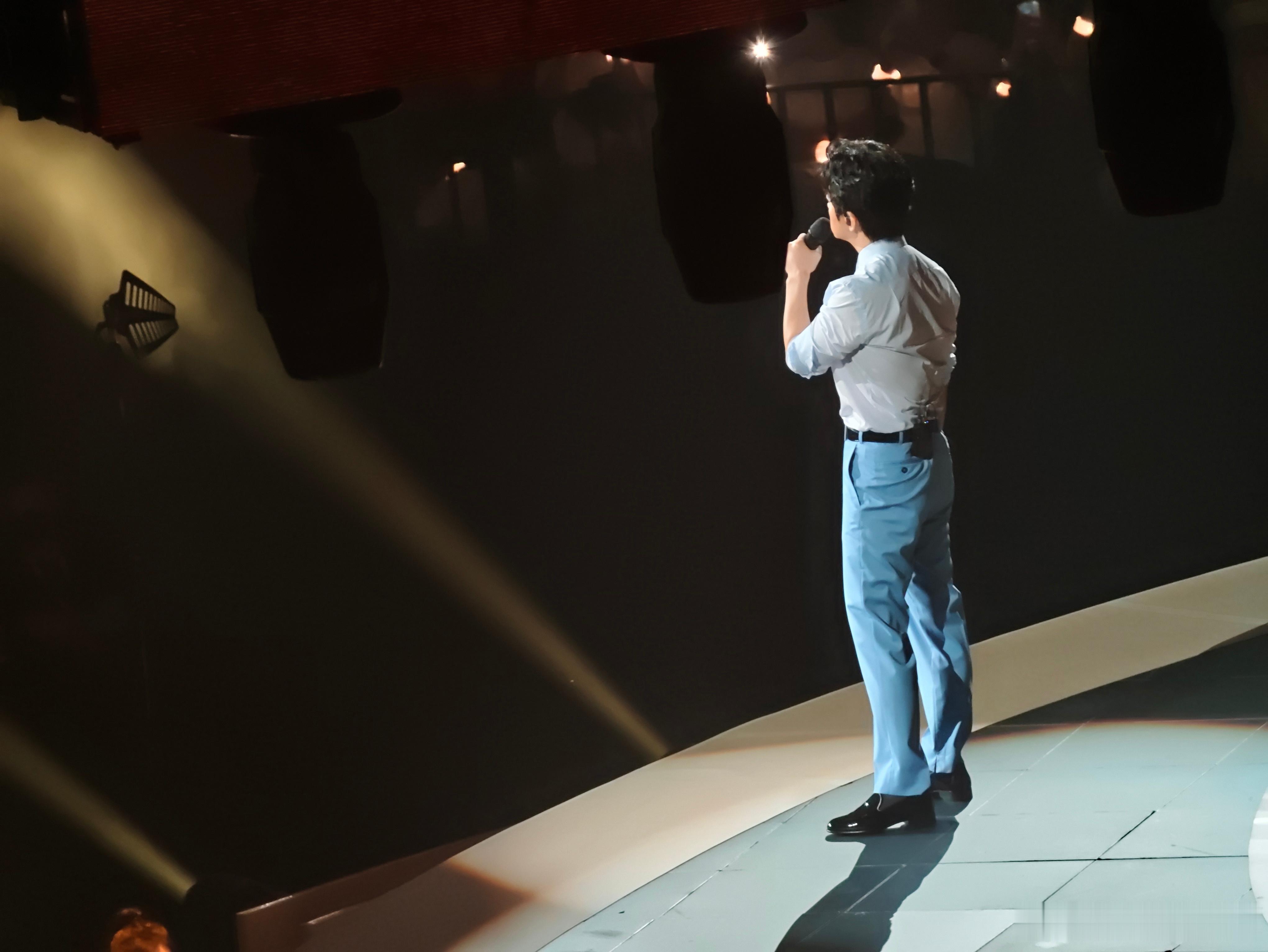 背影与侧影李健万物安生时巡回演唱会李健