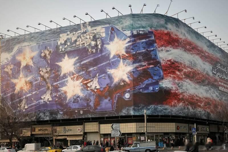 “鲜血汇成星条旗”——伊朗竖巨幅看板警告美军：航母甲板堆满尸体海外新鲜事伊朗 尽