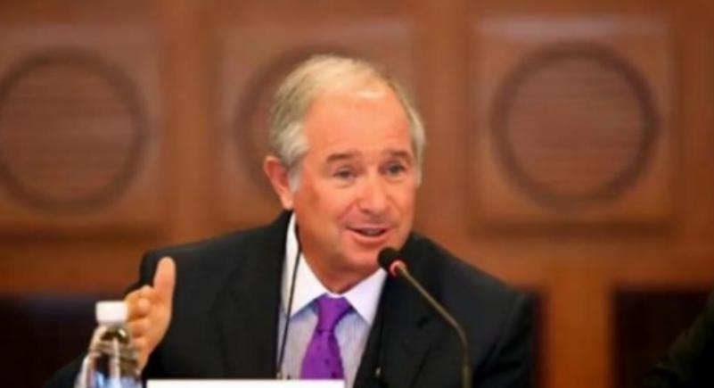 美国超级富豪苏世民，公开放话：“美国正在把中国逼成无法战胜的对手！”随后，他捐款