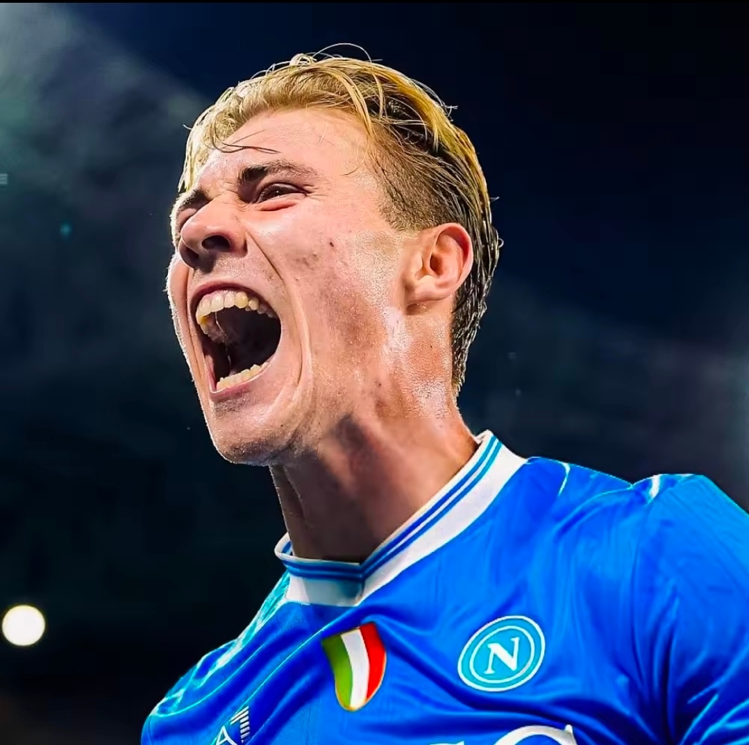 罗马诺：无论条款是否被触发，那不勒斯都将在今夏买断霍伊伦罗马诺今天报道，那不勒斯