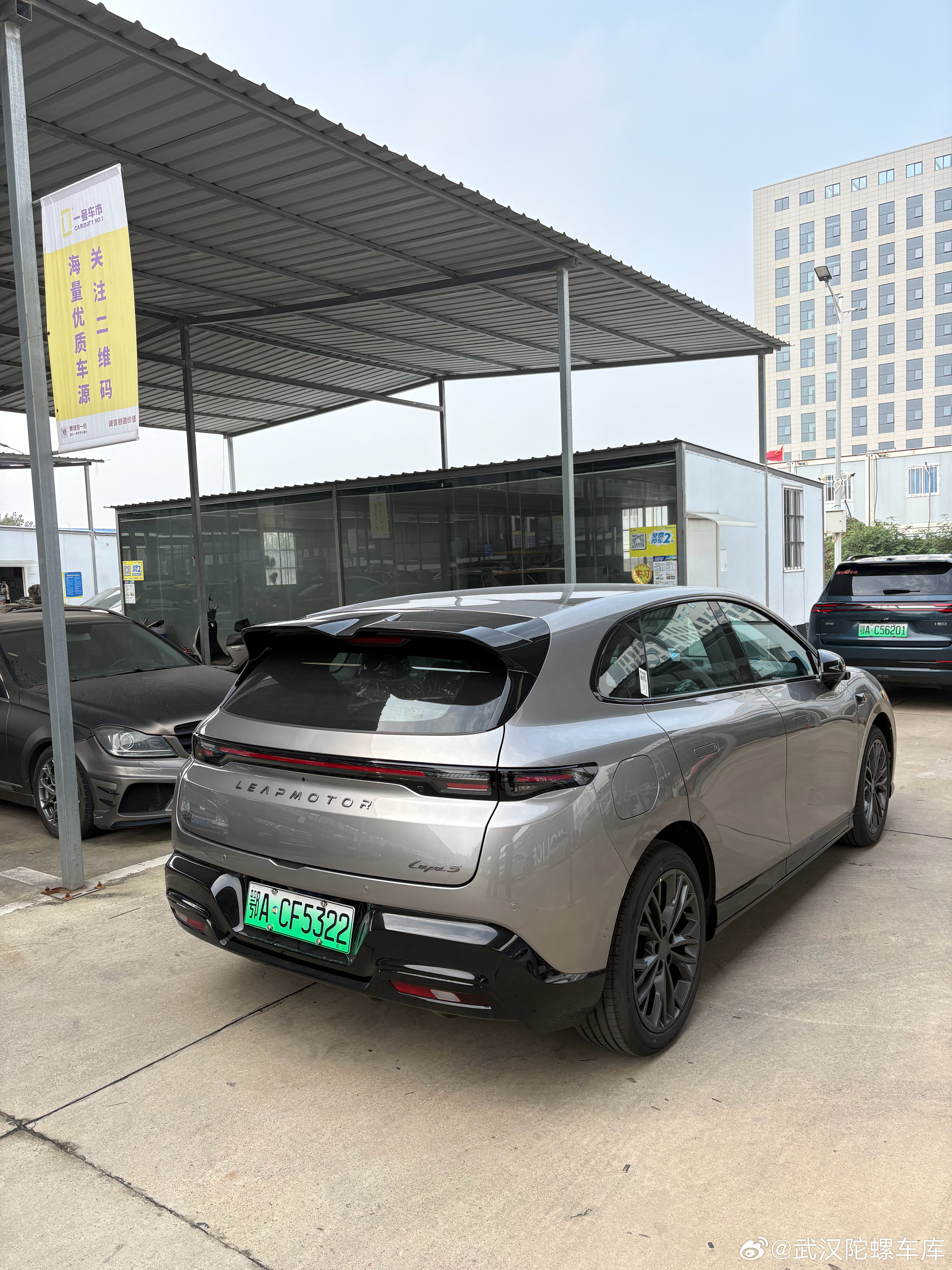 好兄弟刚买的零跑lafa5 顶配加上置换补贴 落地大概是11万多600标续 带激