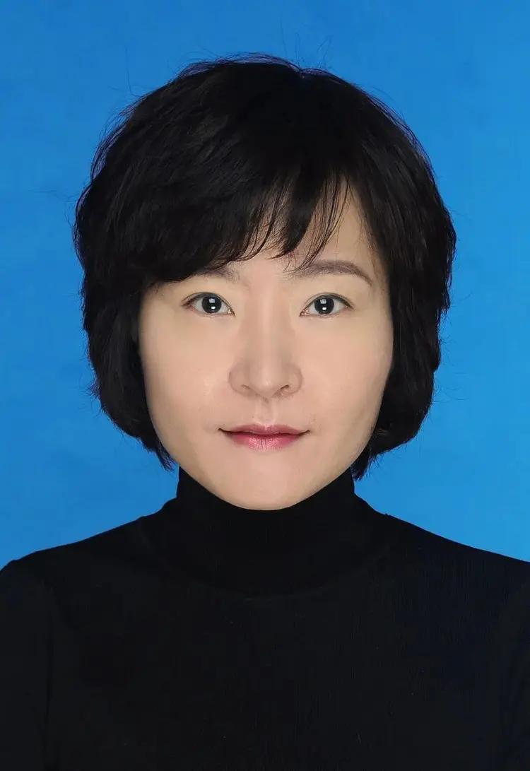 赵培玉（1978年生），研究生学历，中共党员，现任中日友好医院护理部副主任。她曾