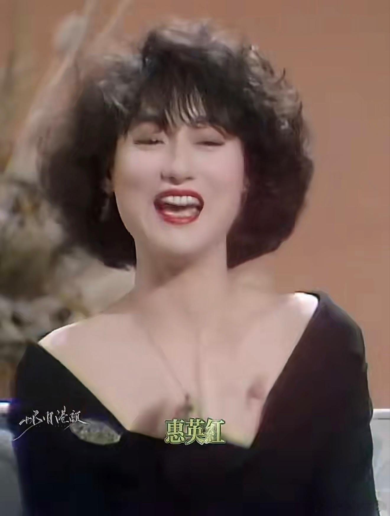 惠英红爆炸头 港风放到现在也绝美都说港风是时尚圈的轮回，惠英红就是时光打磨过顶级