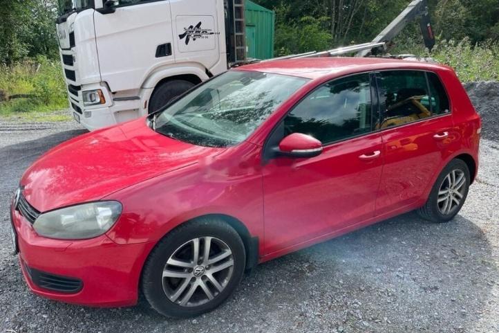 高尔夫柴油四驱手动挡，这玩意和R20不是一个定位，更适合冰雪路段的日常代步，说是