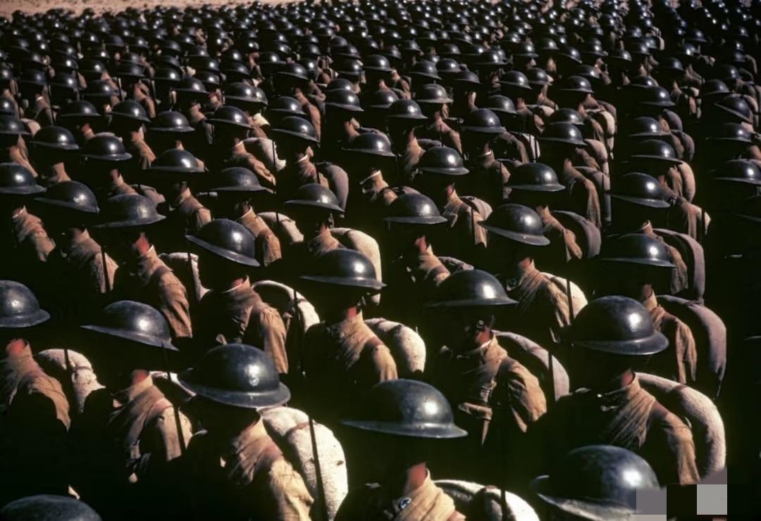 这是抗战时期，中国军校学生的风貌，这些学生日后大部分都牺牲在了抗日前线。
194