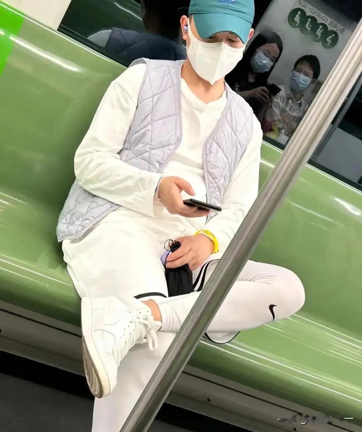 该怎么搭讪才能让他知道我看过他的戏[笑哭]
