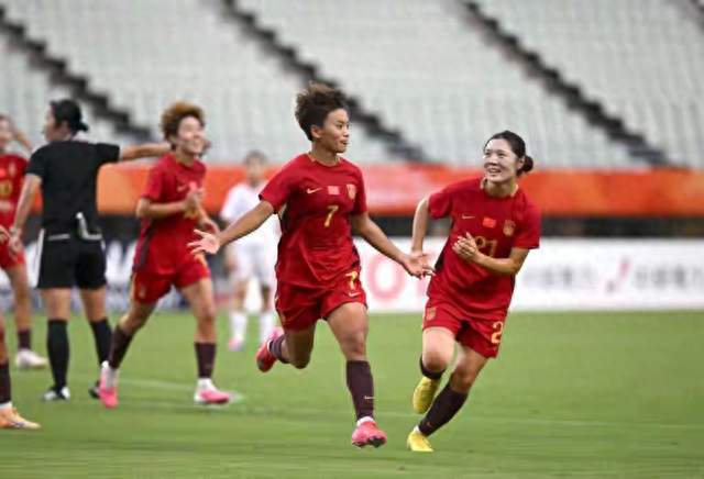 加时绝杀！王霜一剑封喉，女足1-0险胜越南