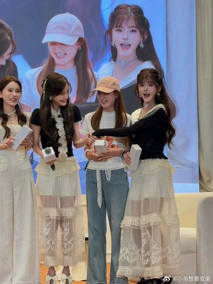 Angelababy韩安冉同框我去韩安冉修图了嘛 感觉现在状态好好呀 