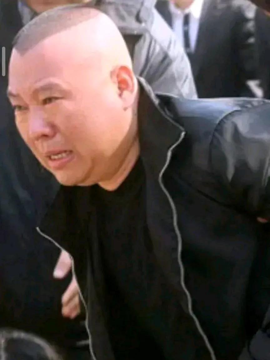 姜昆徒弟刘惠公开评价郭德纲！刚刚刘惠直播时表示：我和郭德纲是好朋友，至于我师父和