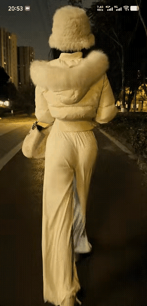 杨柳细腰，微风拂柳，自带一种美感！这个就有点东施效颦的感觉，看不出美感，有同感的