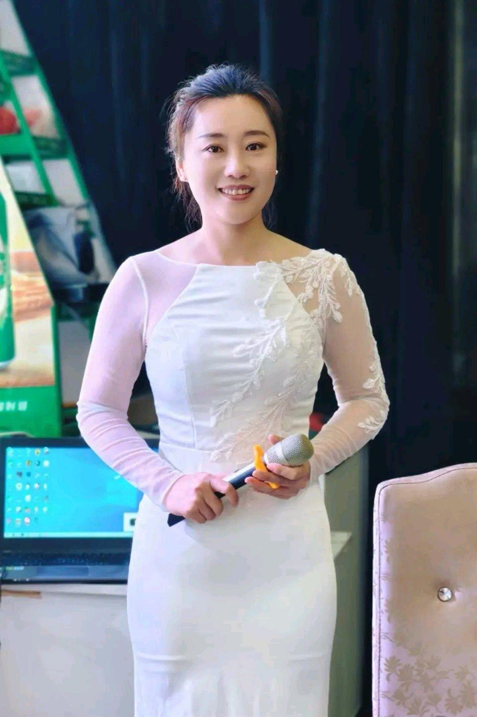 河北张家口38岁的婚礼主持人常雪莉，被无牌“老头乐”撞倒身亡，留下两个幼子，这事