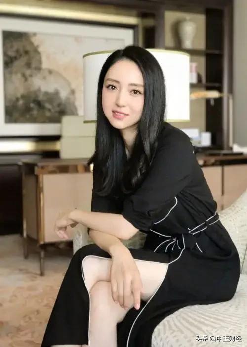 【债务】年轻貌美的知名演员，在社会上摸爬滚打，交友不慎以及风险防范不佳，竟然欠下