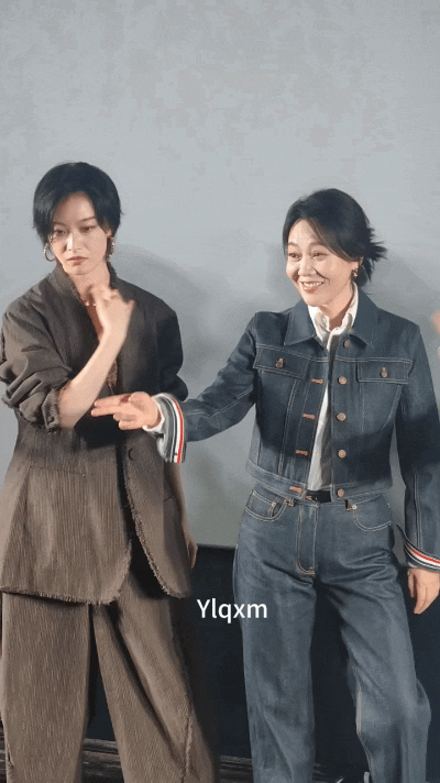 倪妮闫妮复仇摇倪妮闫妮双妮复仇摇这年头剧宣谁来都得跳段手势舞🤣双妮的复仇摇看得