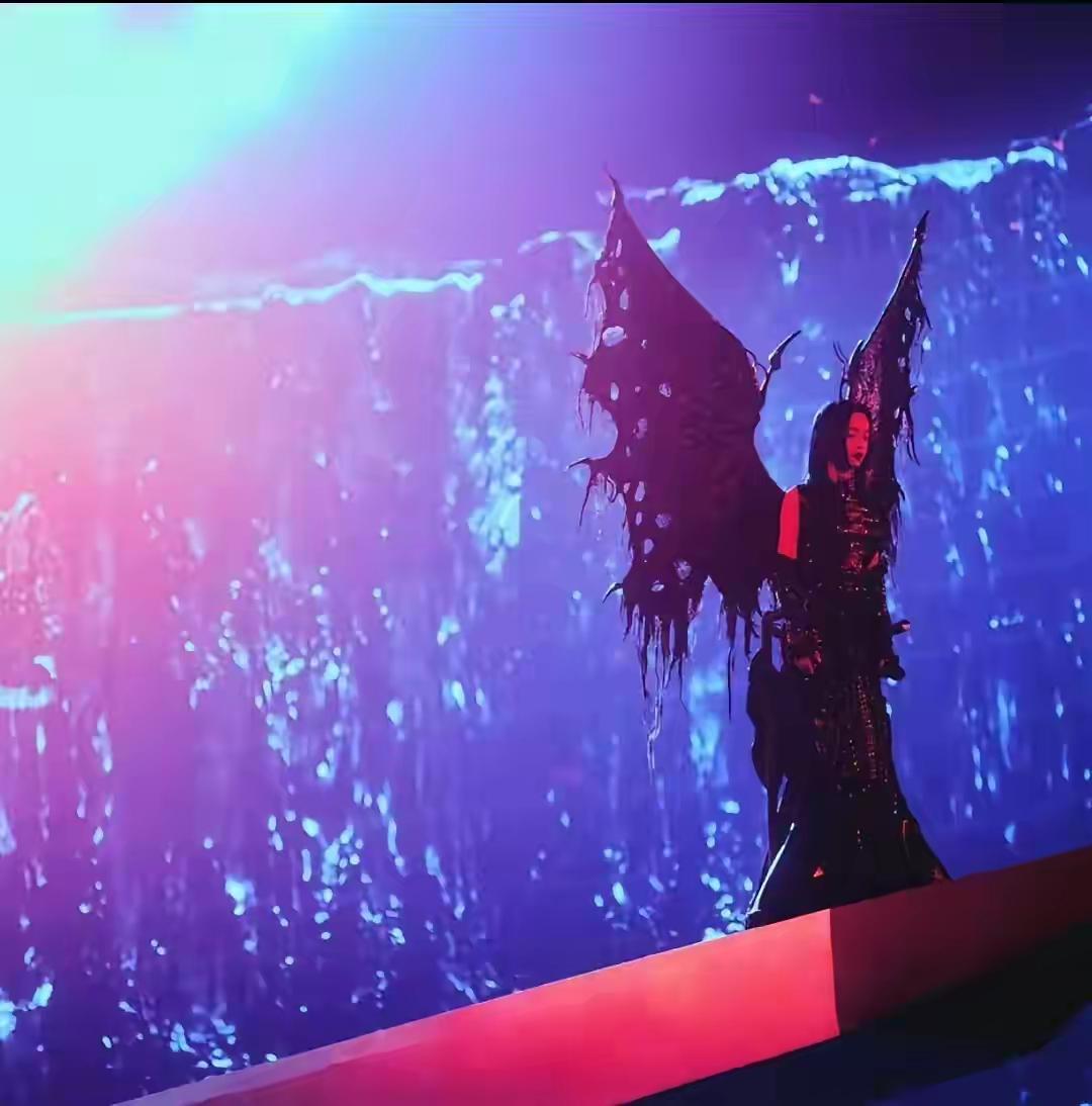 蔡依林的这些舞台造型确实看了感觉怪怪的!