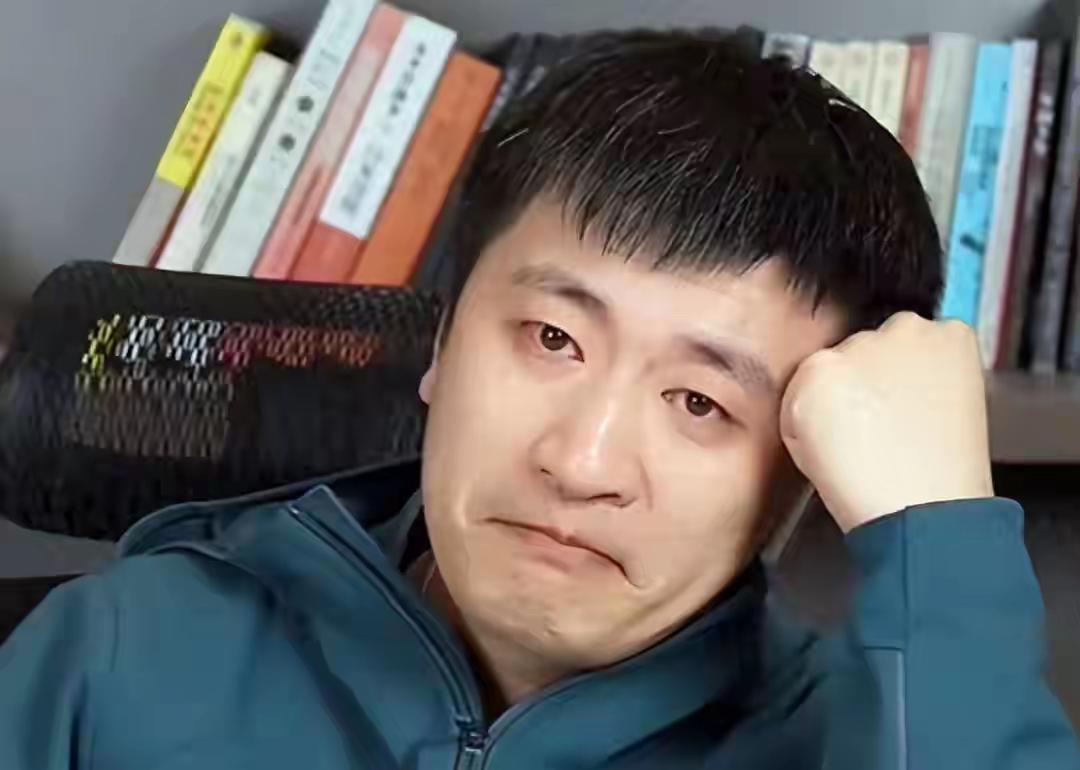 顶流网红张雪峰因直播长时间飙污言秽语，遭国家网信办点名通报，相关账号被限期禁言停