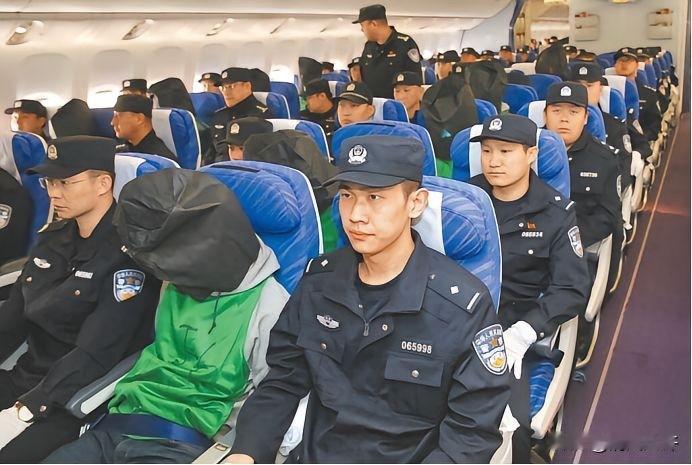 台独分子震惊了！2025年12月5日报道，大陆公安在未经通报下，便以小三通金厦航