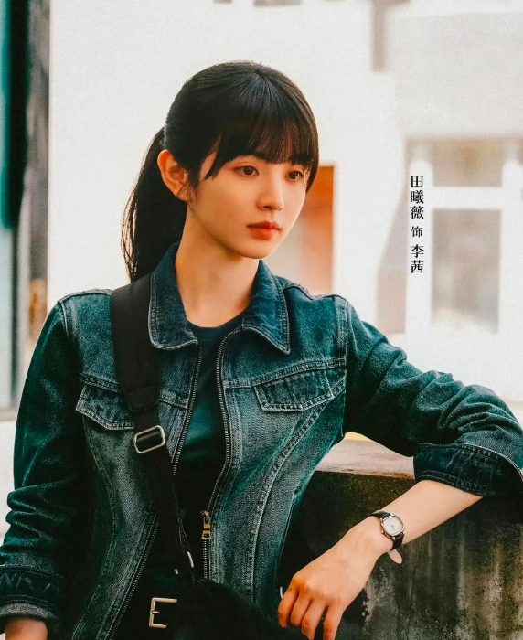 1、于适正在拍申奥的新电影《顶天立地》，这部电影采用的是《南京照相馆》的班底，双