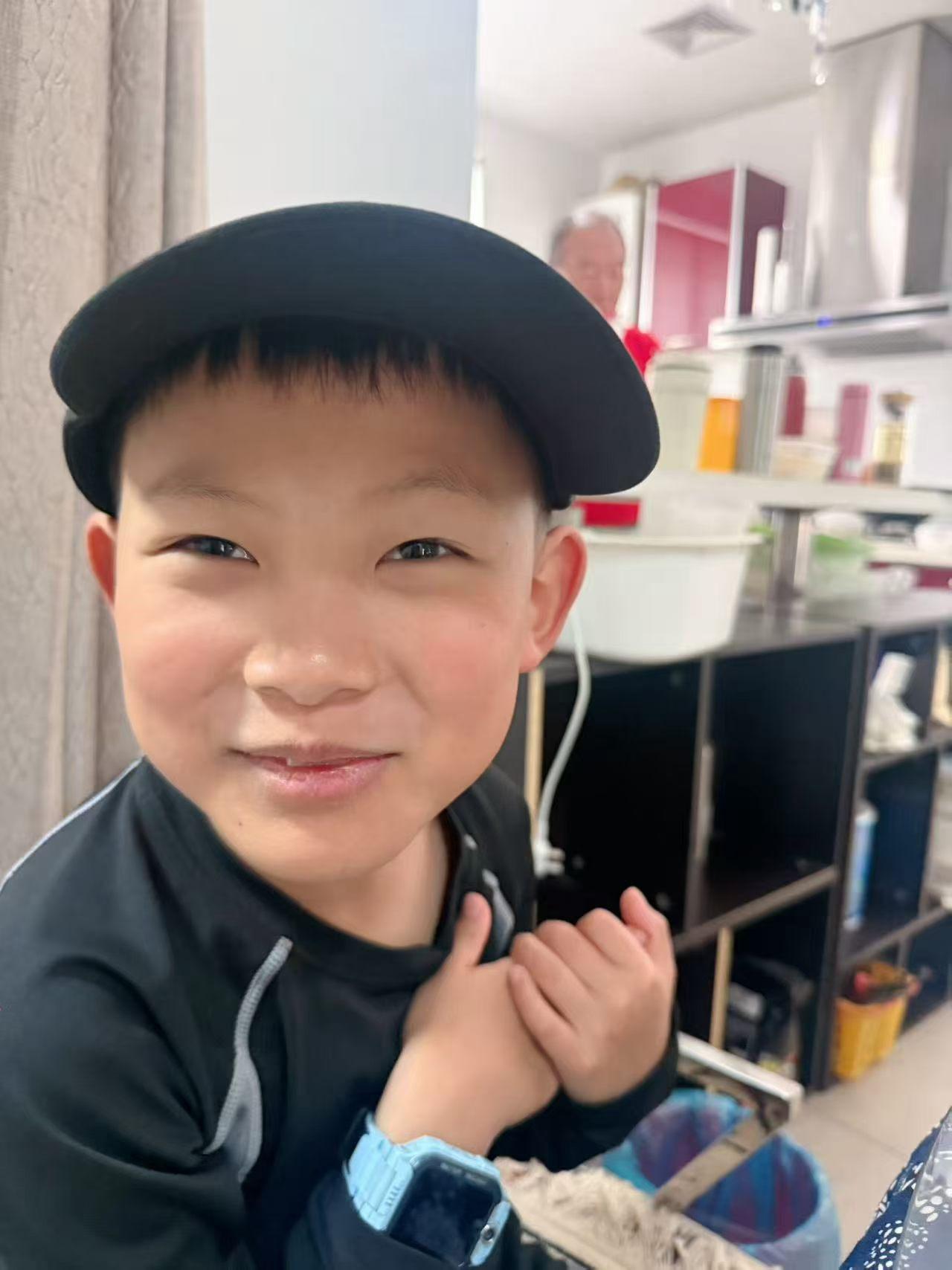 昨日孙子一家过来，告诉我们他被选入学校的赛车队，全年级仅此两名。这赛车指的是遥控