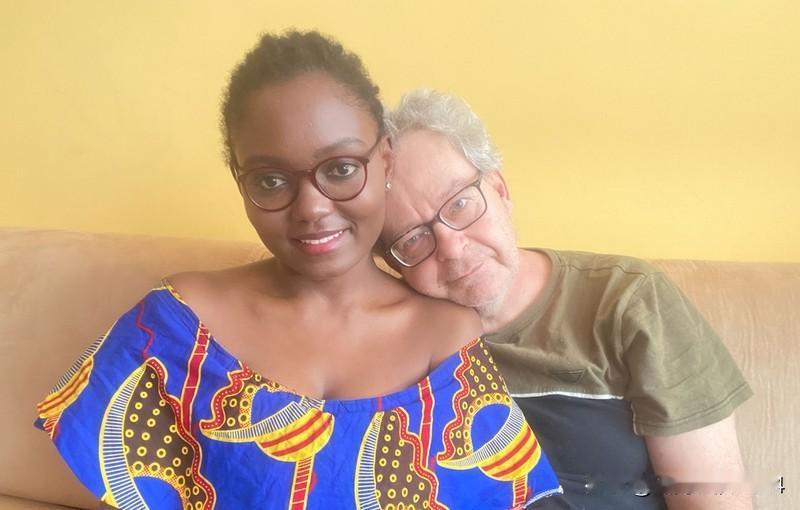 年龄差情侣现象反映了很多东西。在娱乐圈，年龄差CP很常见，像《东八区的先生们》里