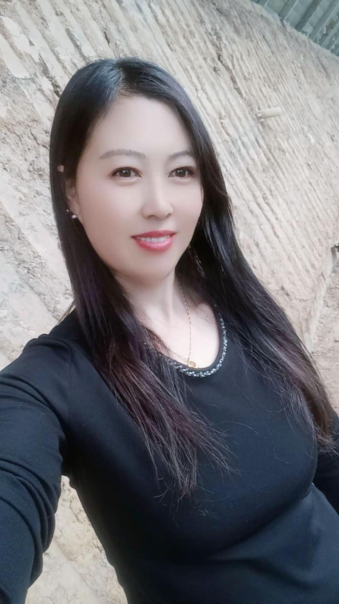 祝所有家人朋友们新年快乐 平平安安健健康康快快乐乐 心想事成万事如意