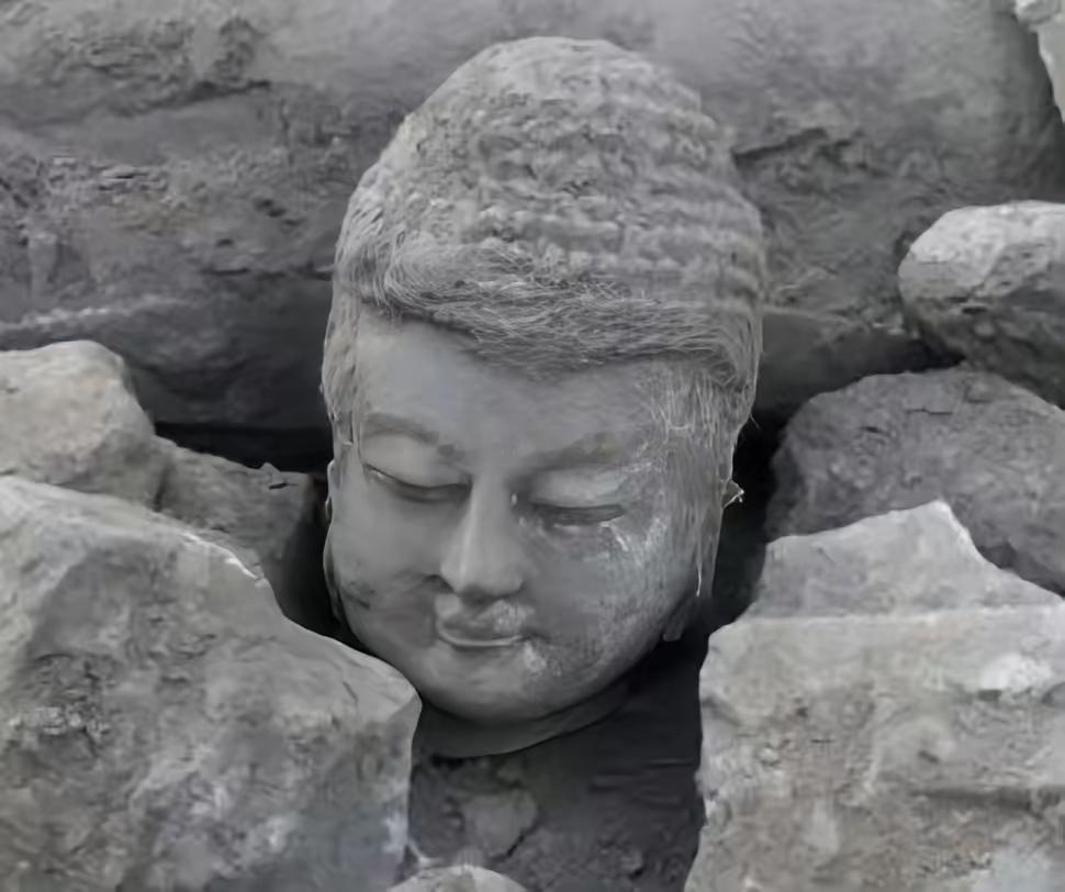 唐朝的灭佛运动非常浩大！很多寺庙和佛像被毁。其实灭佛，其实从来灭的不是虚无缥缈的
