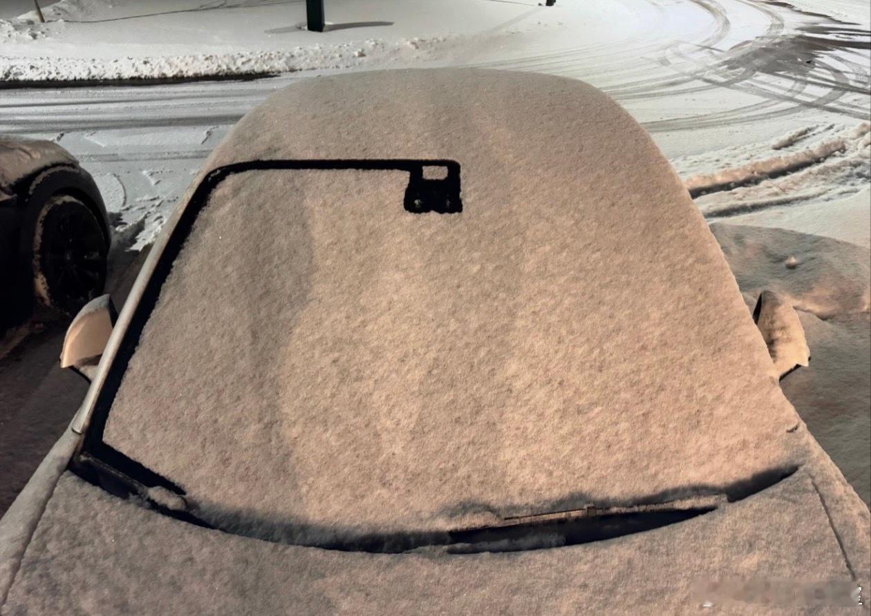 2025北京初雪解读现在的新车传感器越来越丰富，但是在恶劣天气下这些传感器也容易