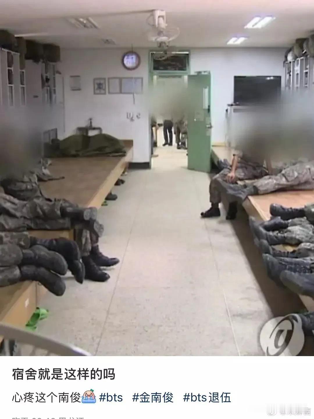 怪不得那么多韩国男爱豆都不想服兵役，原来宿舍长这样吗？居然是大通铺，没有一点个人