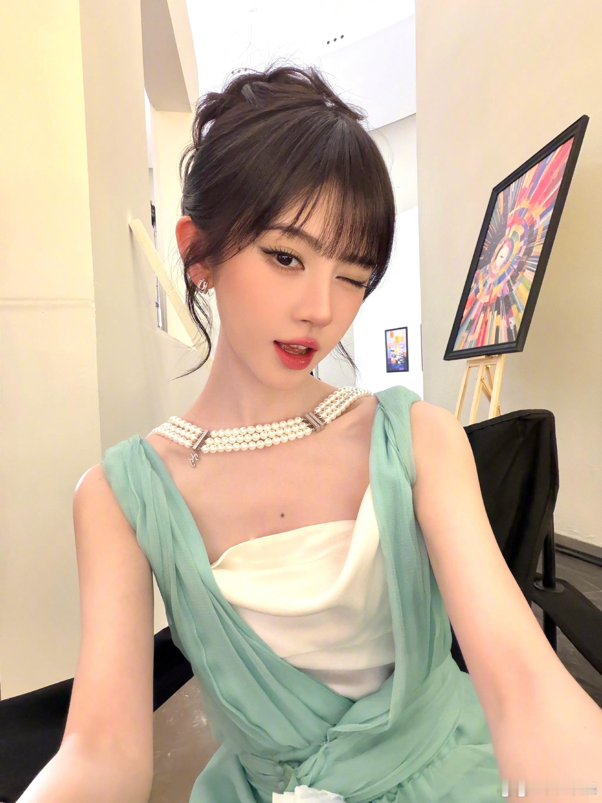 鞠婧祎[超话] jjy鞠婧祎苏绿夏jjy鞠婧祎万花世界算了吧凌晨关于你的帖子我看