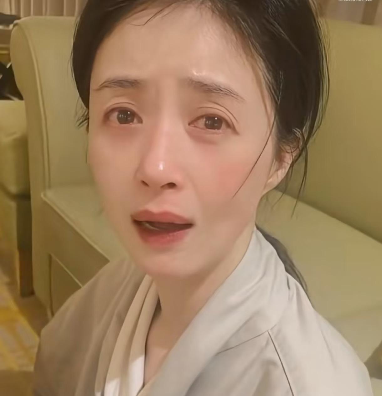 蒋欣深夜崩溃大哭事件的背后
原来不是饿肚子
也不是因为减肥，最有可能是她作为一名