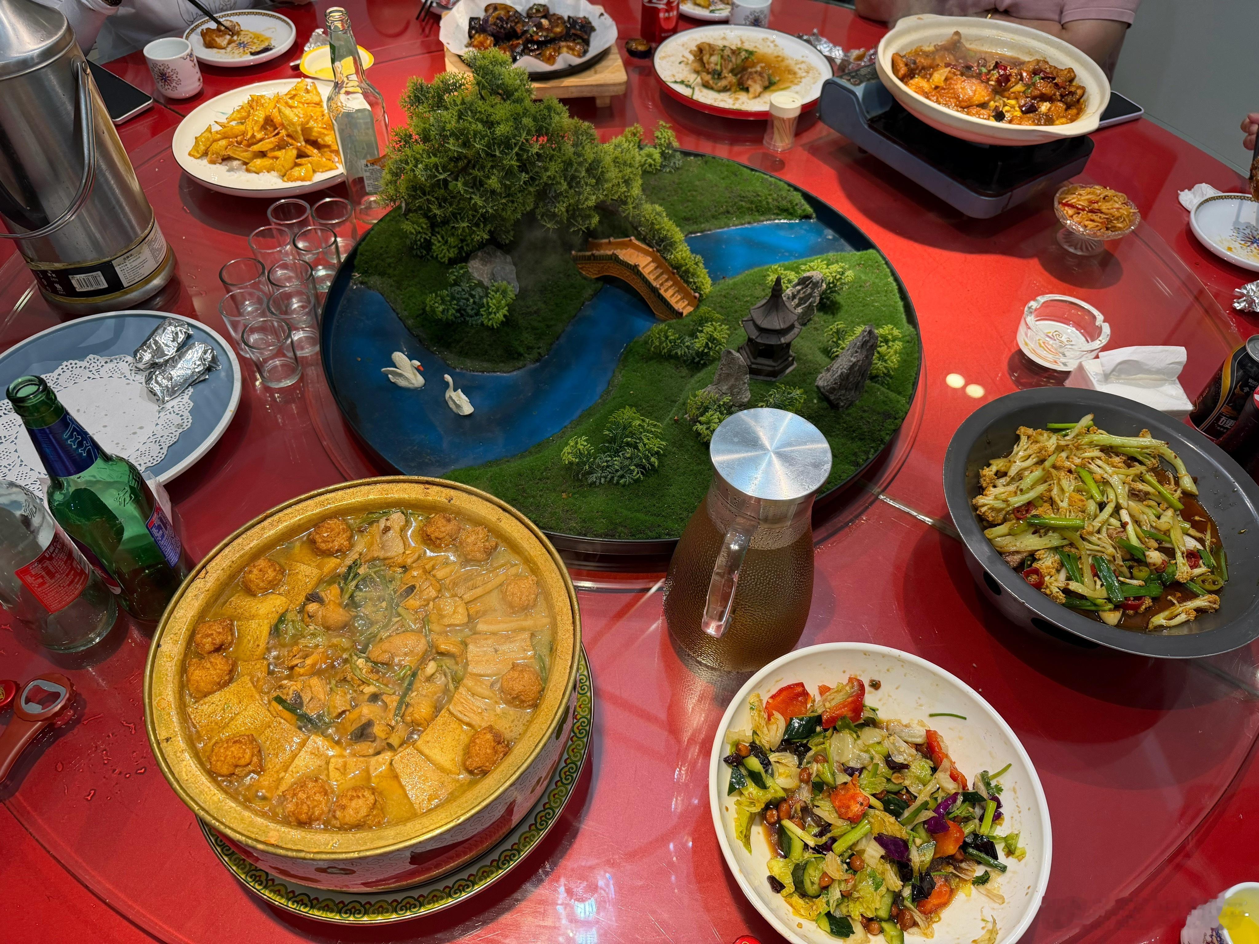 走到哪吃到哪，今天终于到镇上了，吃点家常菜，不能再吃大肉了跟着孟大胡子去旅行