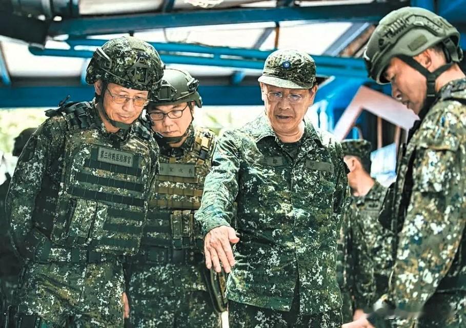 风险感知上升但代价敏感：过半民众判断“五年内可能开战”，但对个人与家庭卷入战争的