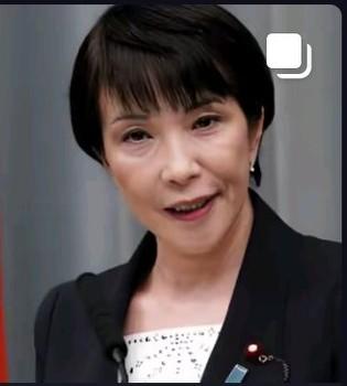 东京街头再次出现抗议热潮！在凛冽的寒风里，数百位民众聚集在街头，高高举起“不能忘