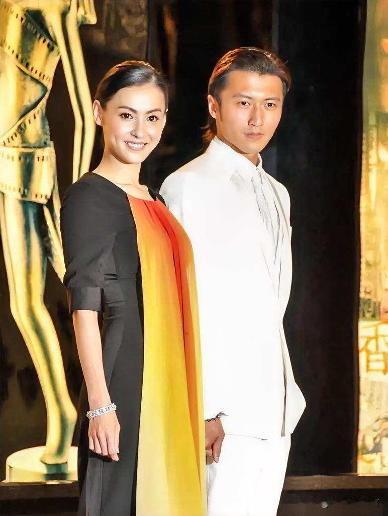 不少网友觉得谢霆锋身世孤单，父亲离世、父母再婚、婚姻结束，孩子跟着前妻生活，甚至
