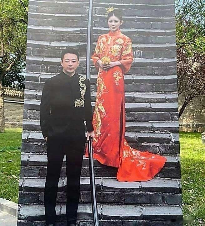 头一次见婚纱照这样拍的 ​​​