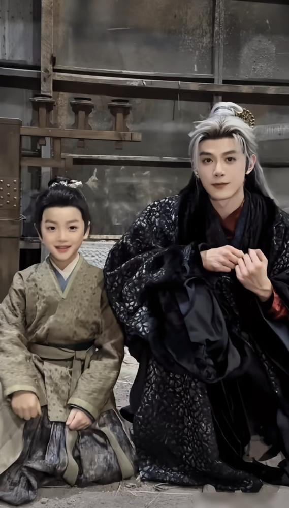 别碰《逐玉》，除非你想看亲爹下令砍死亲儿子。
男主齐旻，被下药强迫女主生下孩子