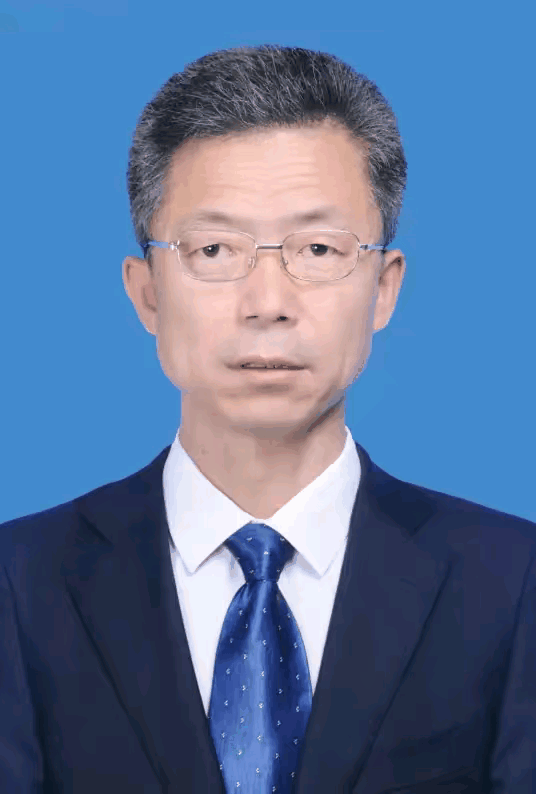 这是青海省海西州的袁廷运，他今年57岁，人长得文质彬彬，书香气较浓。他是海西州的
