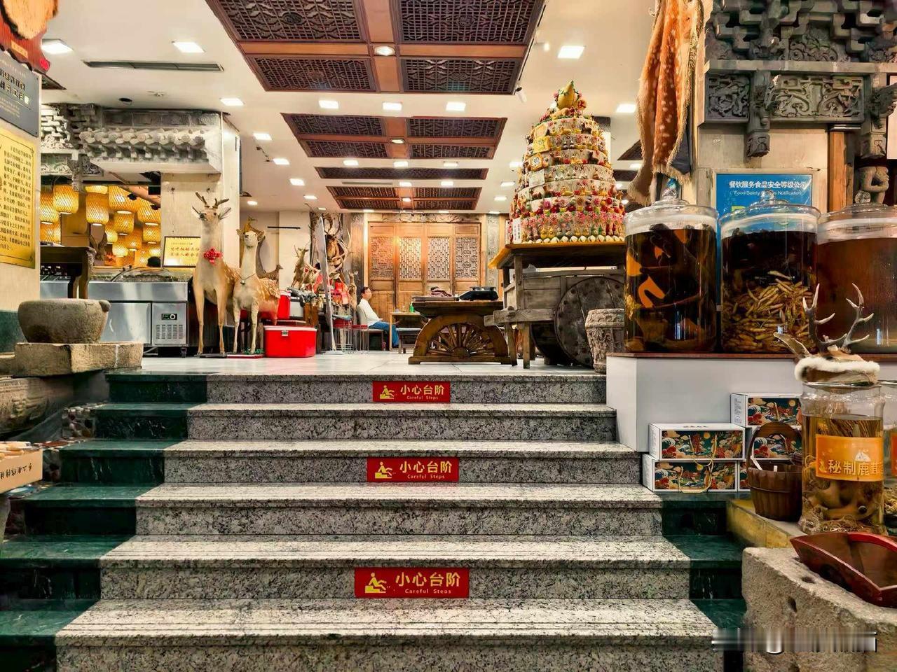 来承德总要吃一次乔家满族八大碗吧。
地道满族特色风味，传统老菜慢火细炖，每一碗都