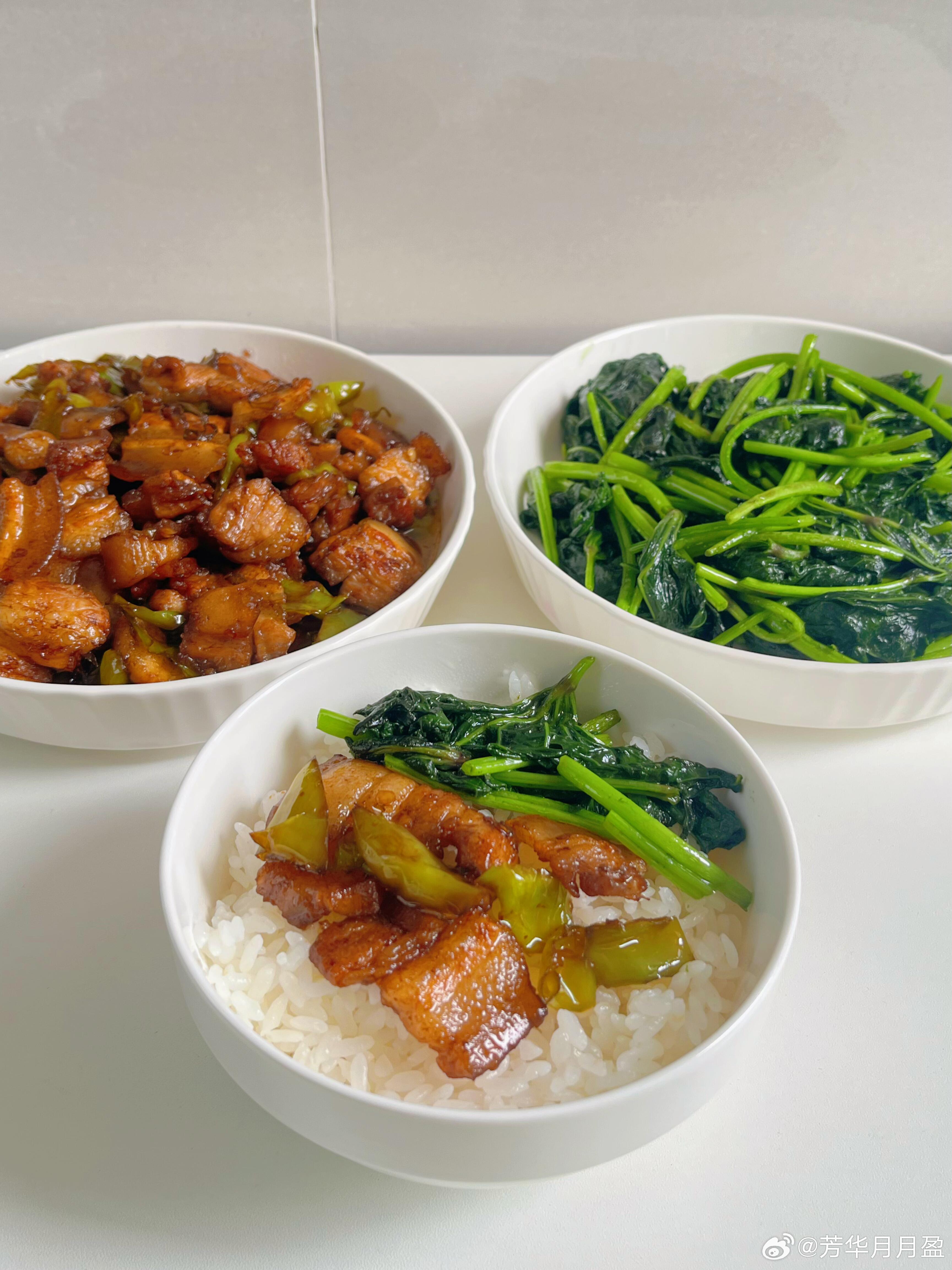 关于今天的饭🍚🍚🍚青椒五花肉、清炒地瓜叶 ​​​