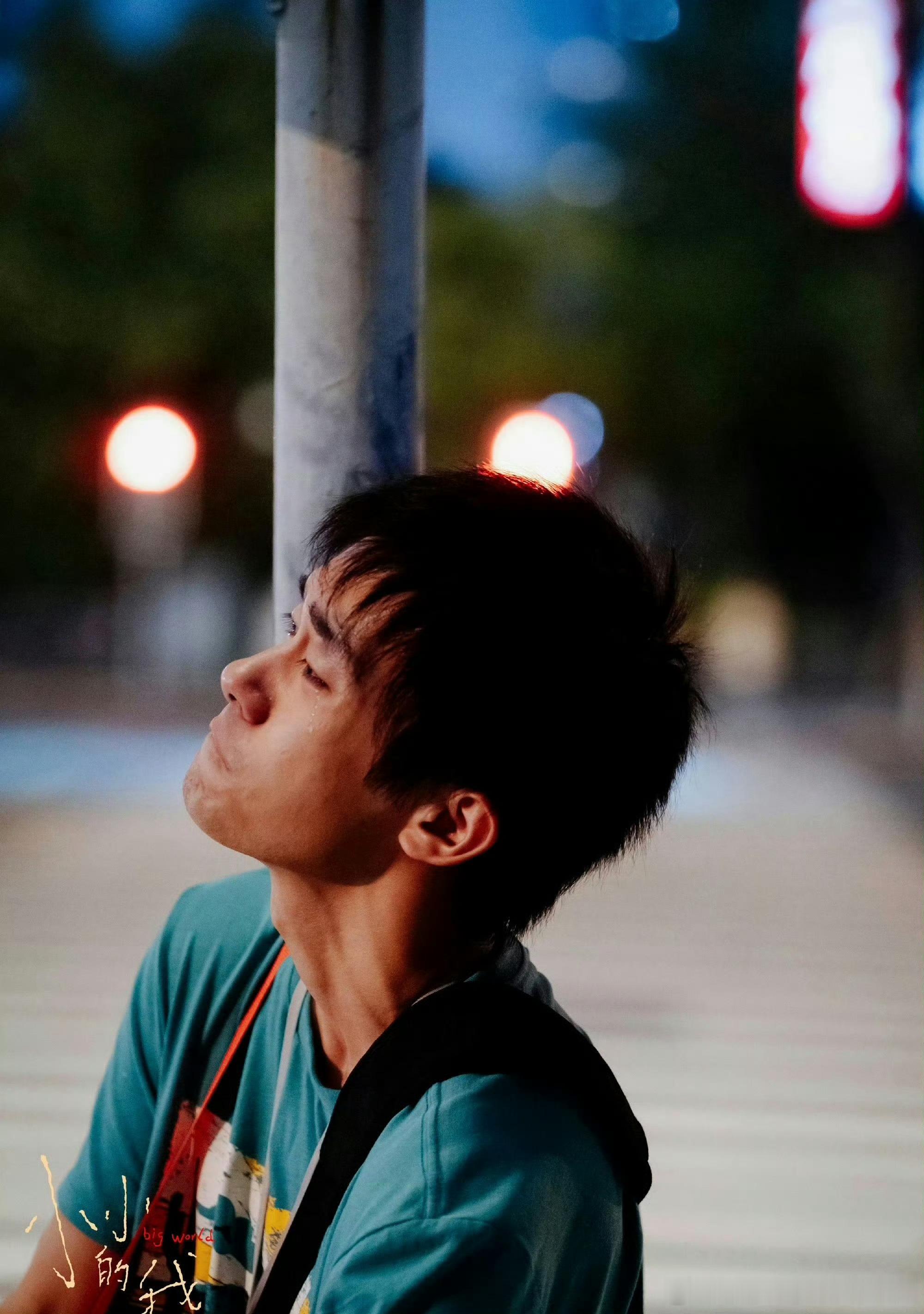 恭喜易烊千玺凭借《小小的我》获得百花奖最佳男主角 最年轻金鸡百花双料最佳男主角！