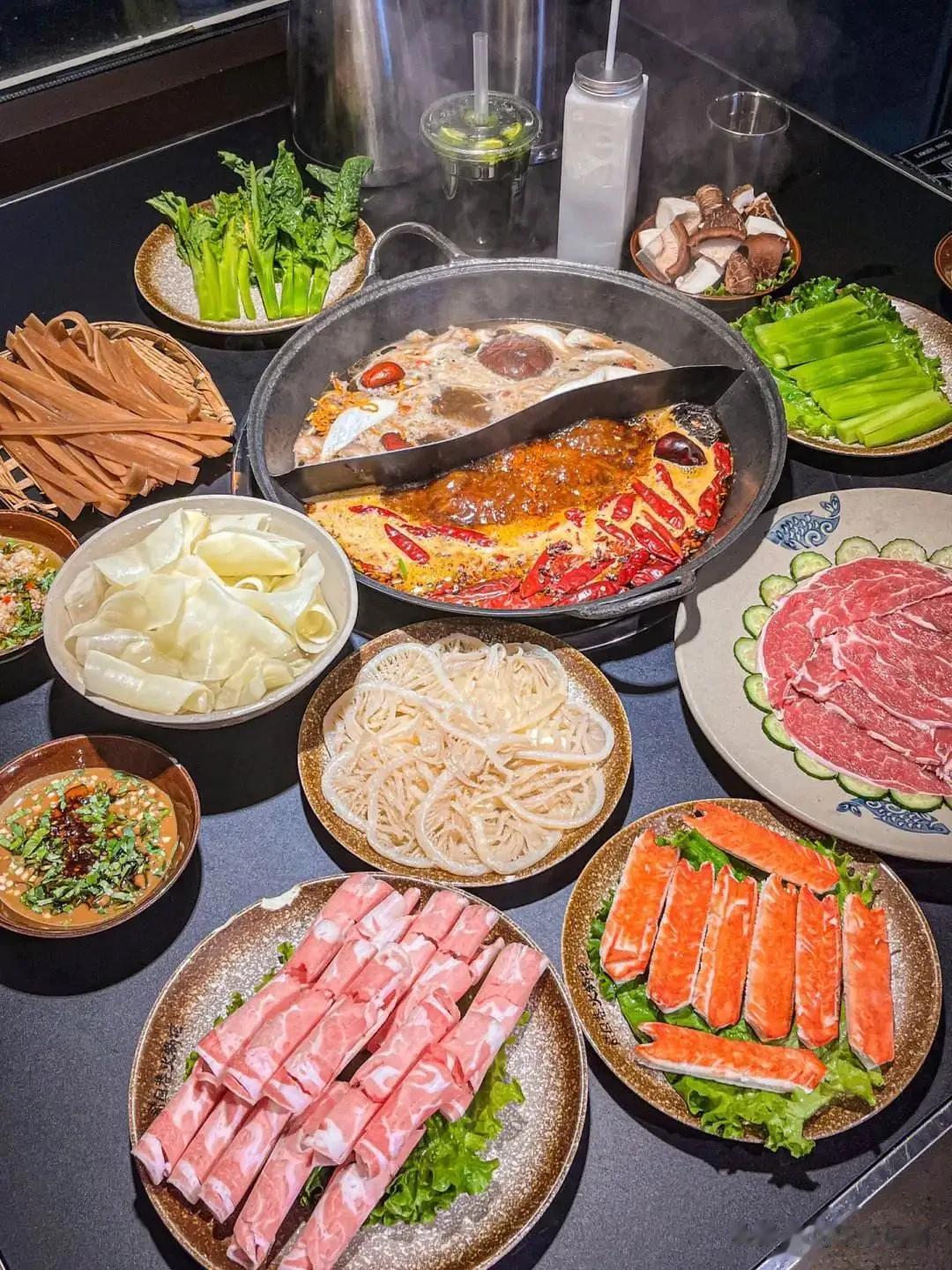 #记录我的2023# 
#我家餐桌入秋了# 
食物的香气与味道，让我们暂时忘却生