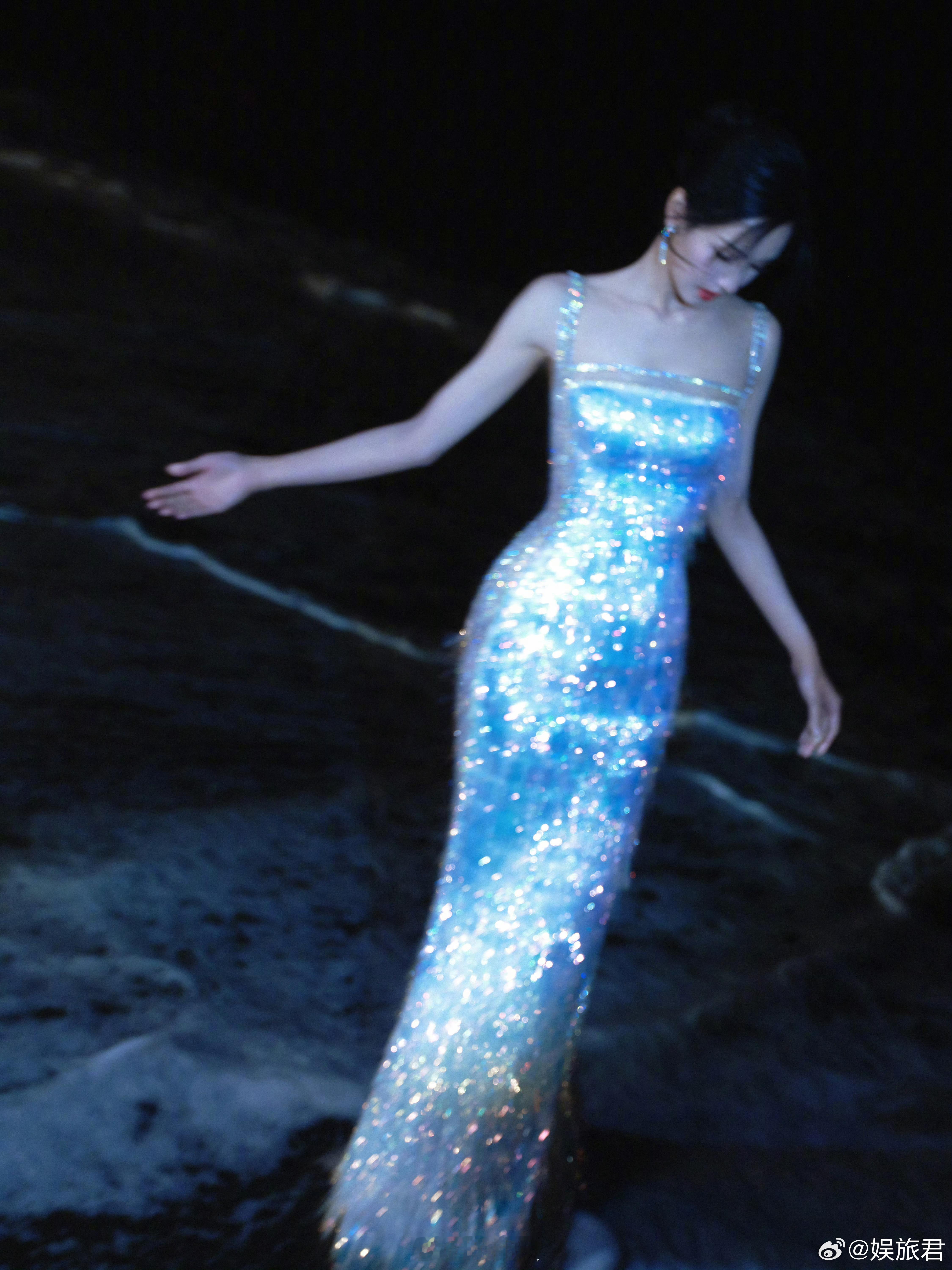 陈都灵官宣腾讯星光大赏  喜大普奔！嘟嘟带作品奔赴星光大赏。1月4号内娱顶级淡颜